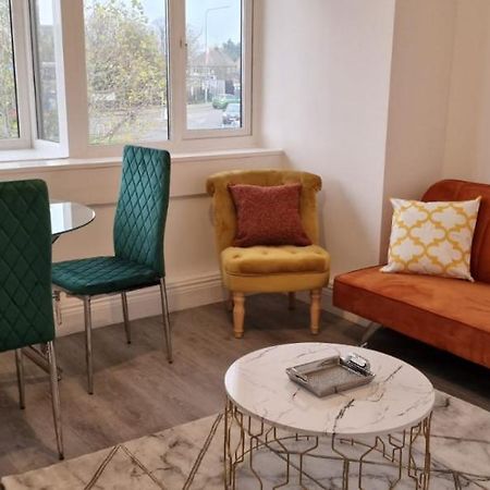 1 Bedroom Apartment - Flitwick - Contractor Friendly - Tourist Ready - Full Kitchen - Wifi - Smart Tv - Sofa Bed - Free Parking - Ideal For Short Or Long Stays Zewnętrze zdjęcie